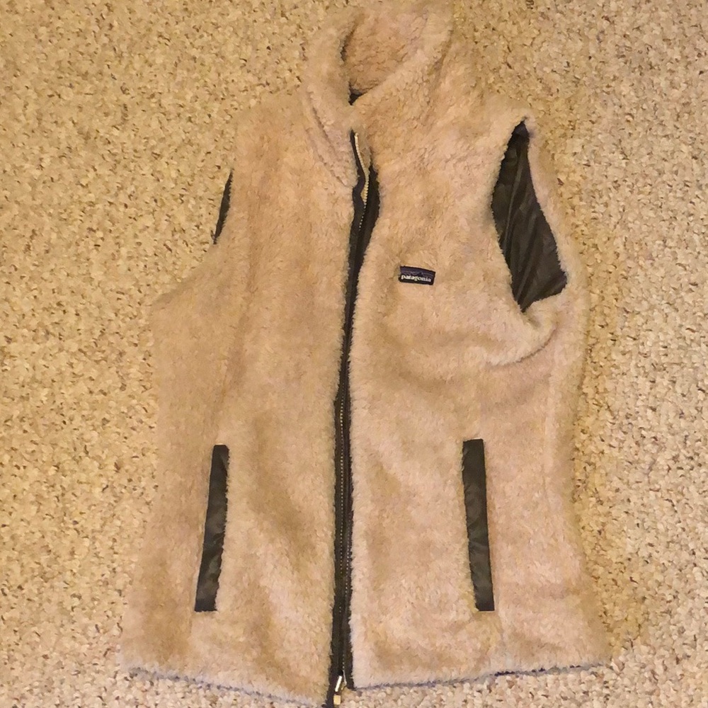 Cream fuzzy Patagonia vest